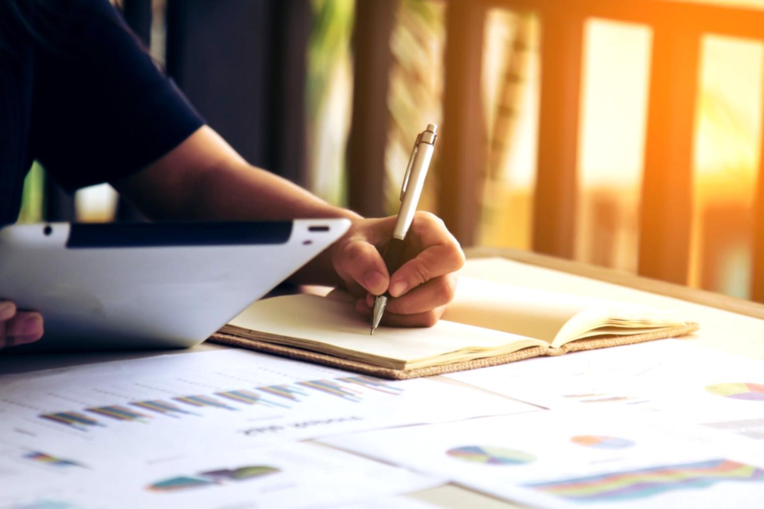 Session de travail collaboratif sur modèles financiers